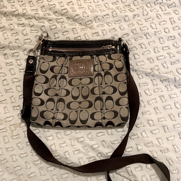 Coach Handbags - Coach  Poppy crossbody purse